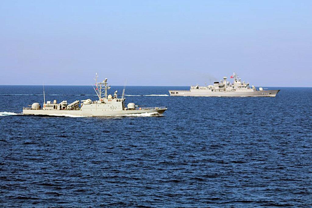 BX1_O2zIgAAiToZ.jpg large