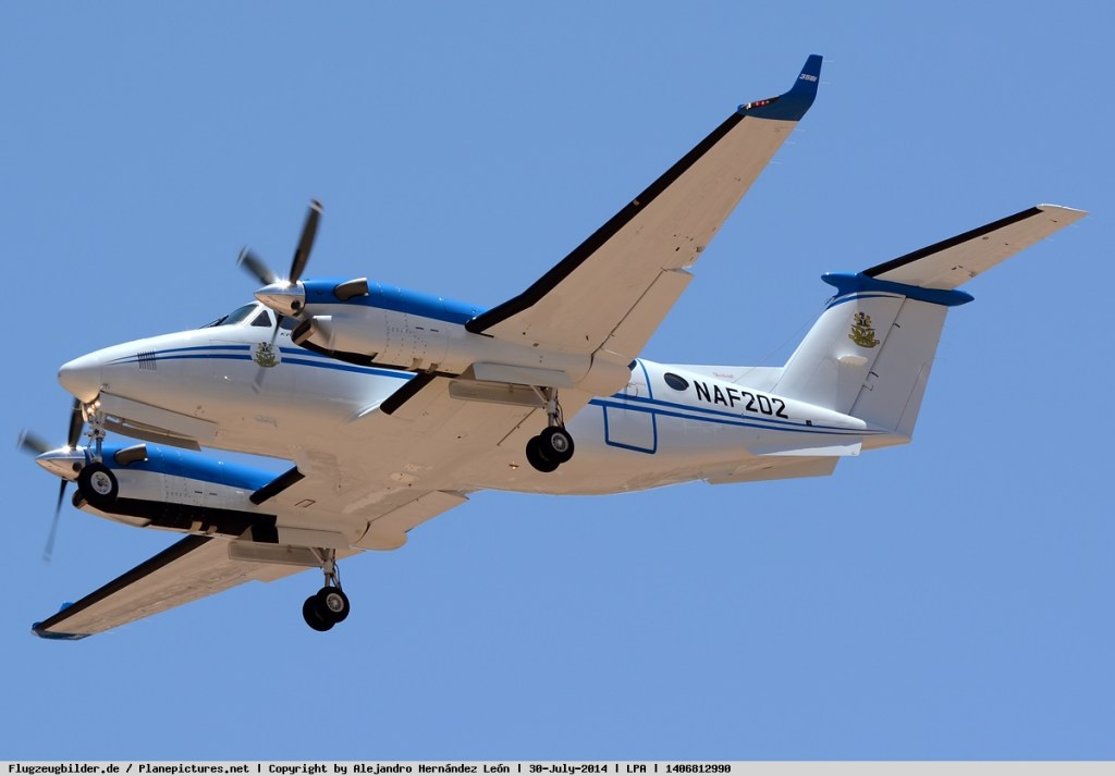 La fuerza aérea de Nigeria recibe tres King Airs y encarga dos AW101