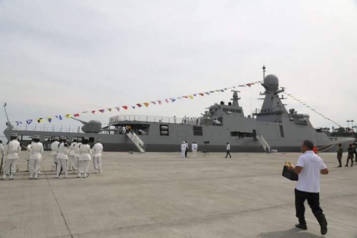 GuineaFrigate_zps5df3160e