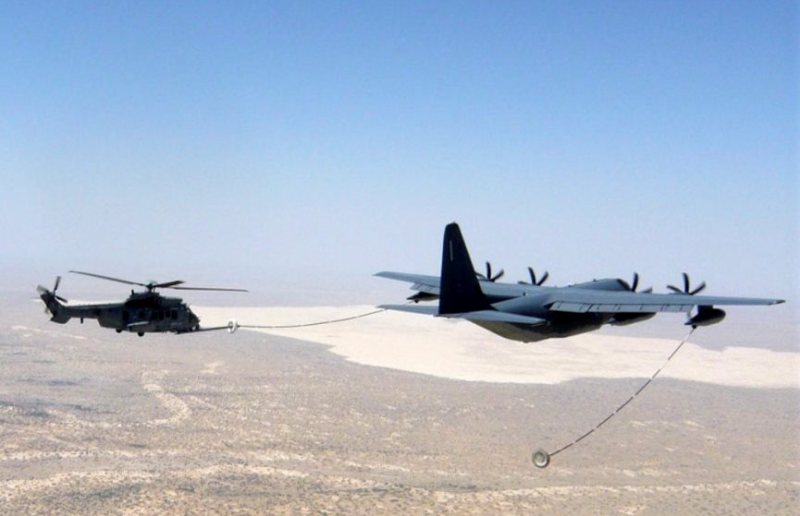 Primer repostaje en vuelo de un helicóptero francés sobre el Sahel