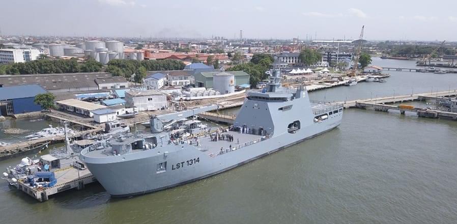 La armada de Nigeria incorpora un LST-100 de Damen